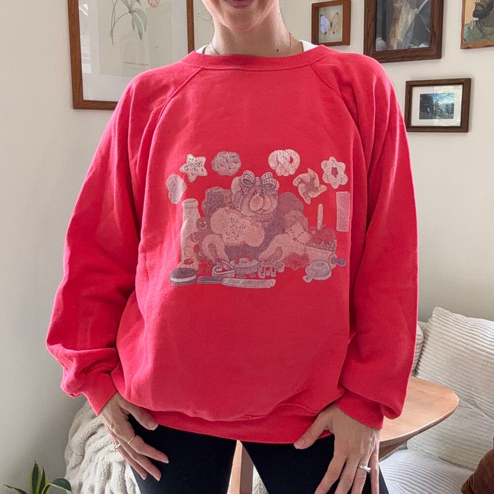 Hanes Red Vintage Bear Baking Pullover Raglan Sleeve Crewneck Sweatshirt Size XL